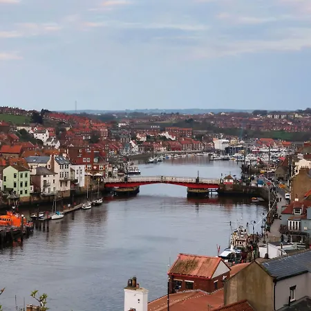 Magpie * Whitby